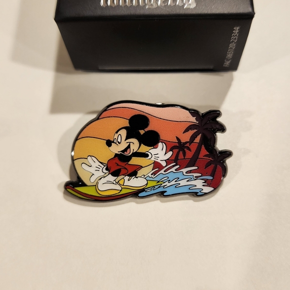 Loungefly Disney Mickey Mouse & Friends Mickey Sunset Beach Blind Box Pin Opened - Picture 4 of 10